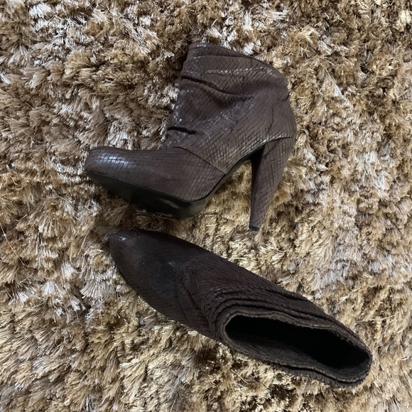 - ELIZABETH AND JAMES LEATHER SLIP ON BOOTS - - Picture 2 of 7